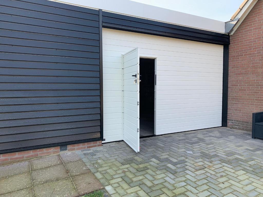 Garagedeur op maat op kleur, extra gëisoleerd!, Ophalen of Verzenden, Nieuw, Metaal, Garagedeur