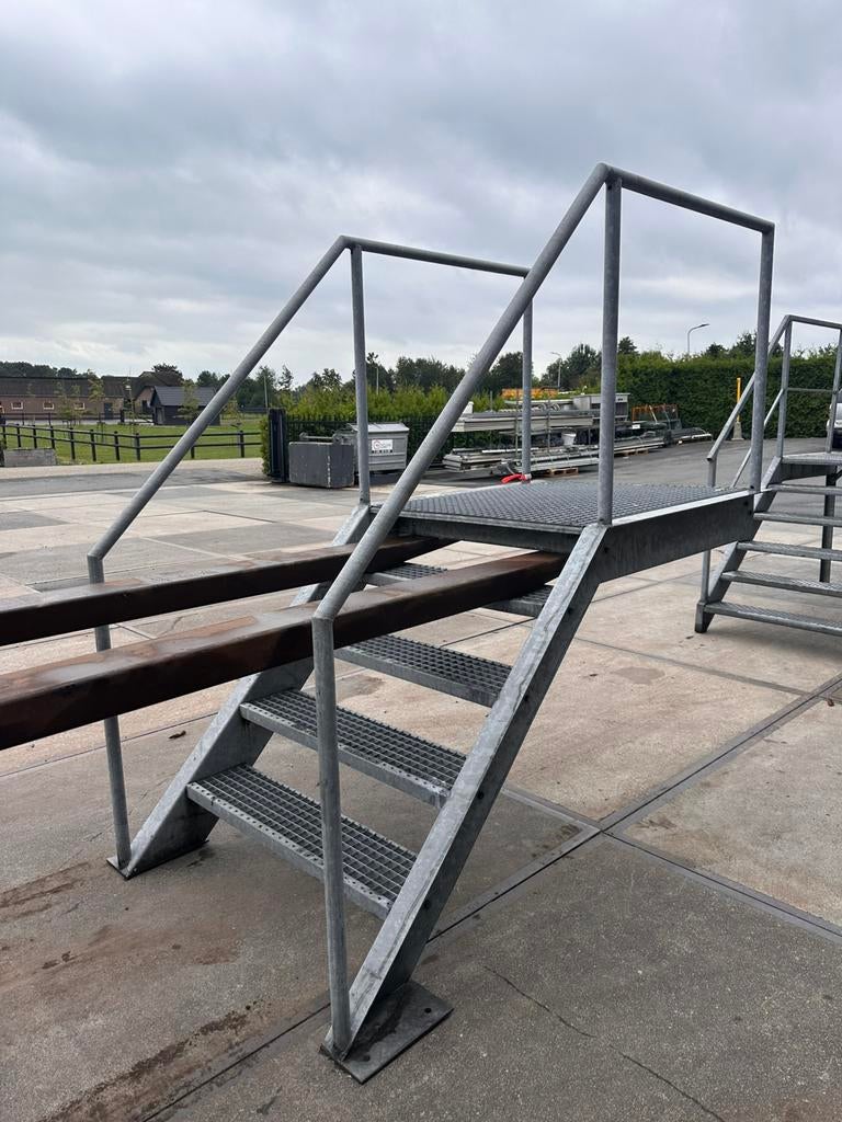 Gegalvaniseerde bordestrap steektrap wenteltrap trappen, Doe-het-zelf en Verbouw, Ladders en Trappen, Ophalen of Verzenden, 2 tot 4 meter