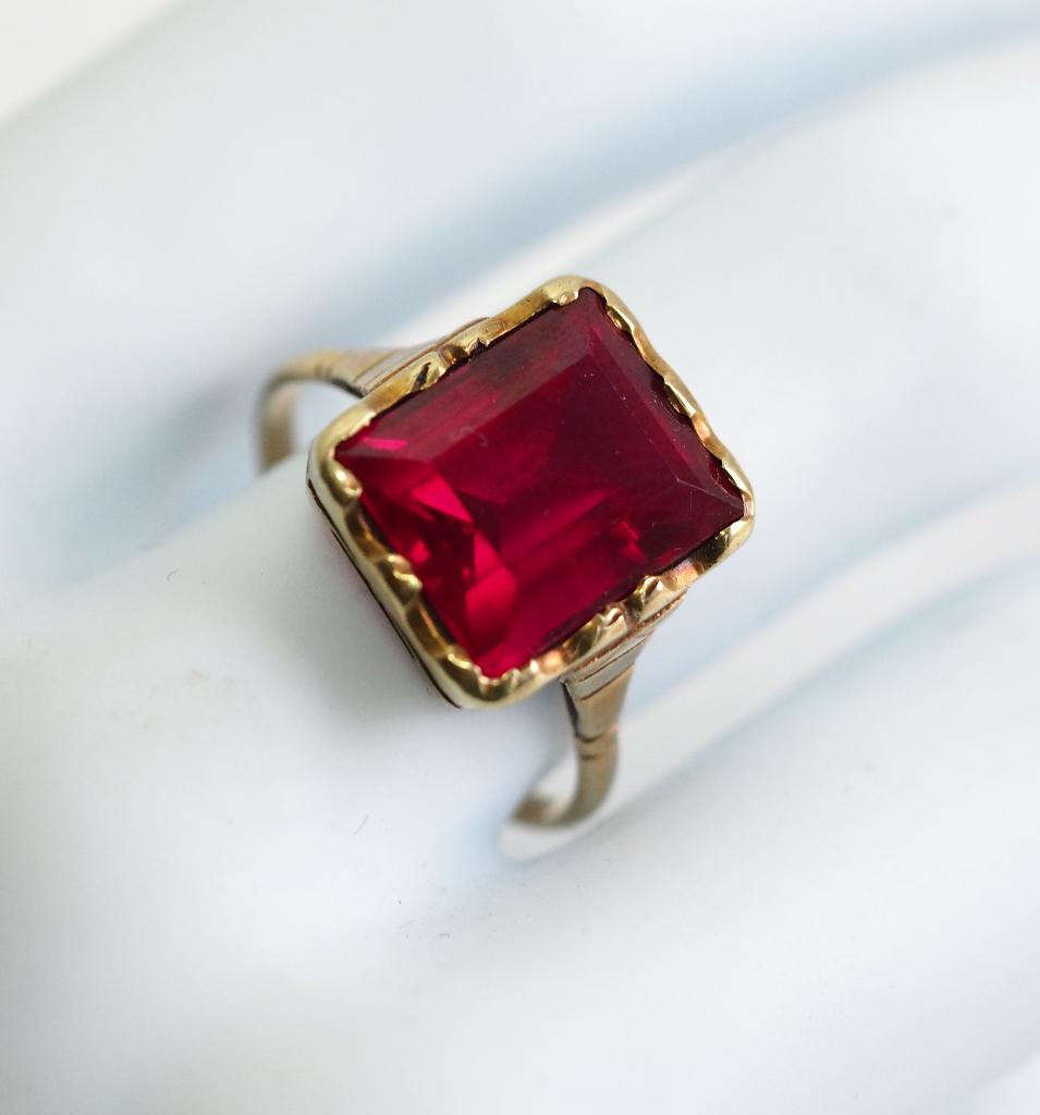 Vintage 14 krt gouden ring met grote robijn, 18 tot 19, ., Ophalen of Verzenden, Zo goed als nieuw