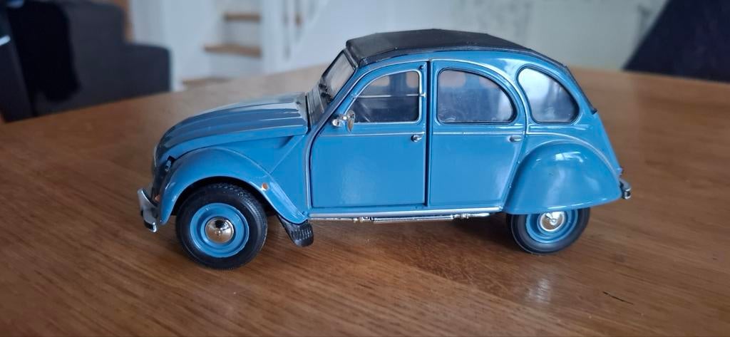 Citroën 2CV modelauto 1:24, Ophalen of Verzenden, Gebruikt, Maisto