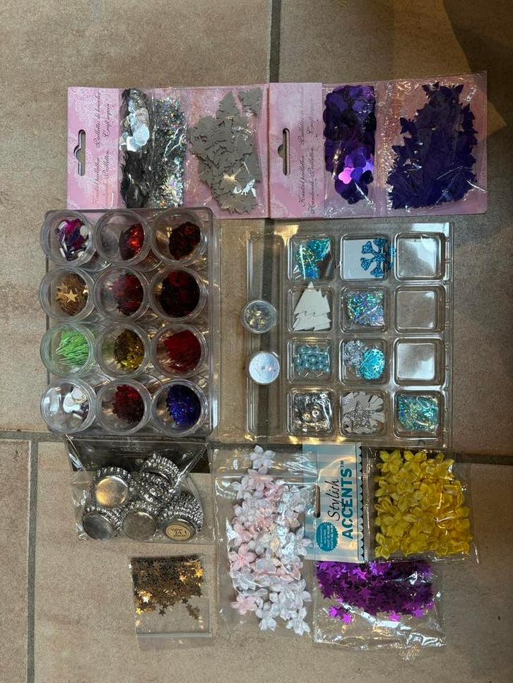 Knutselmateriaal: pailletten en decoraties, Ophalen of Verzenden, Gebruikt, Materiaal