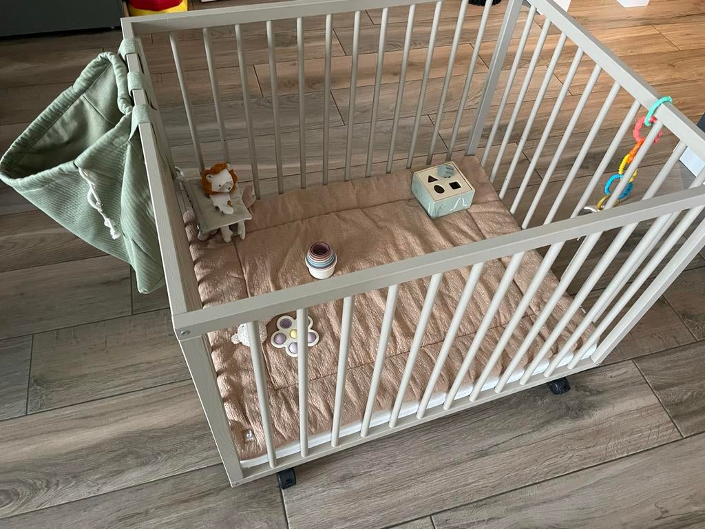 Box met wieltjes incl matras en boxkleed, Kinderen en Baby's, Boxen, Ophalen, Zo goed als nieuw, Rechthoekig, In hoogte verstelbaar