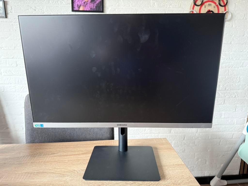 Samsung 60,5cm 1920x1089 Full HD LED, Ophalen, IPS, In hoogte verstelbaar, Full HD