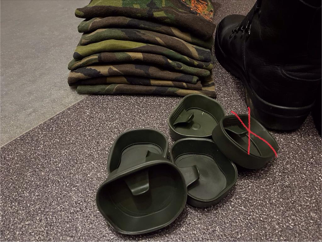 Militaria kleding en laarzen, Ophalen of Verzenden, Landmacht, Nederland, Kleding of Schoenen