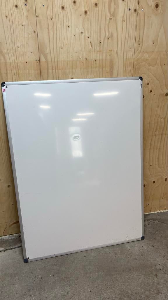 Whiteboard, Ophalen, Magneetbord