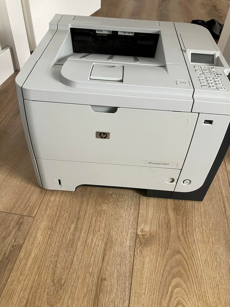 HP LaserJet P3015 Laserprinter - Zwart-wit + halve cartridge, Computers en Software, Printers, Zwart-en-wit printen, Gebruikt