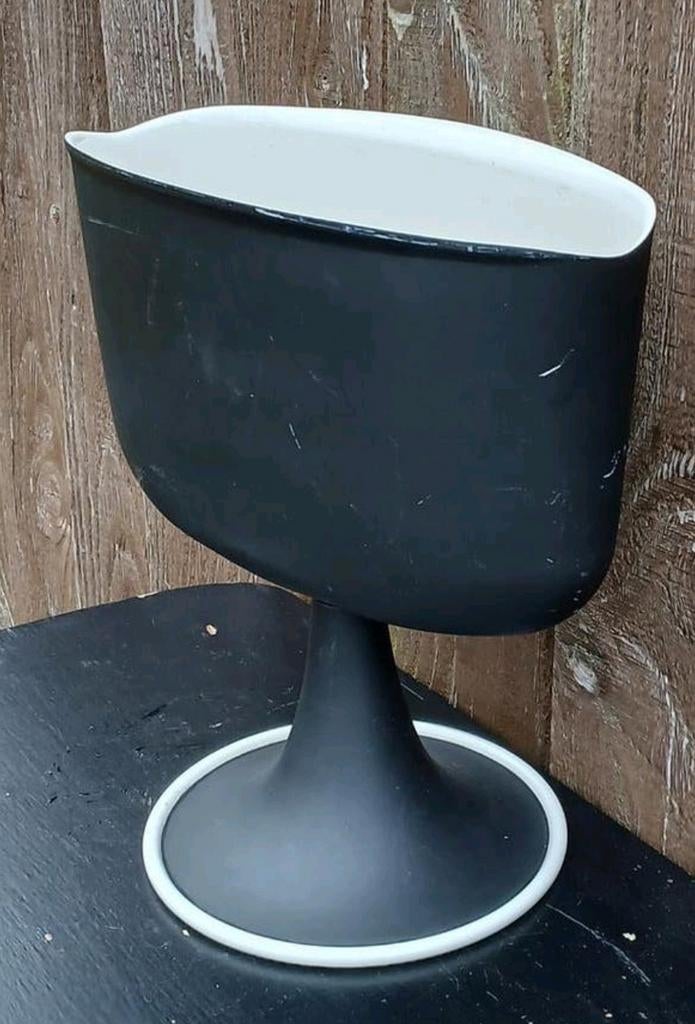 Umbra retro lectuurbak op voet - Zwart/Wit, Huis en Inrichting, Woonaccessoires | Krantenbakken en Lectuurbakken, Ophalen of Verzenden