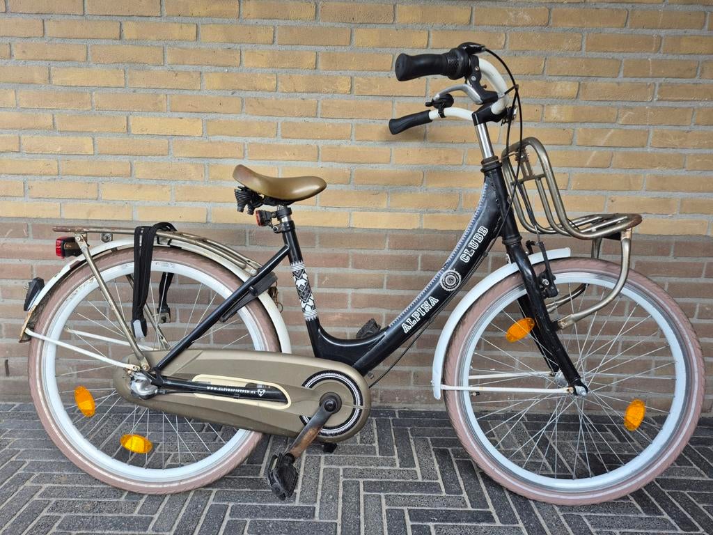 Zwarte Alpina Clubb 17 inch meisjesfiets, wielmaat 24 inch., Ophalen, Alpina Clubb, Handrem, Gebruikt