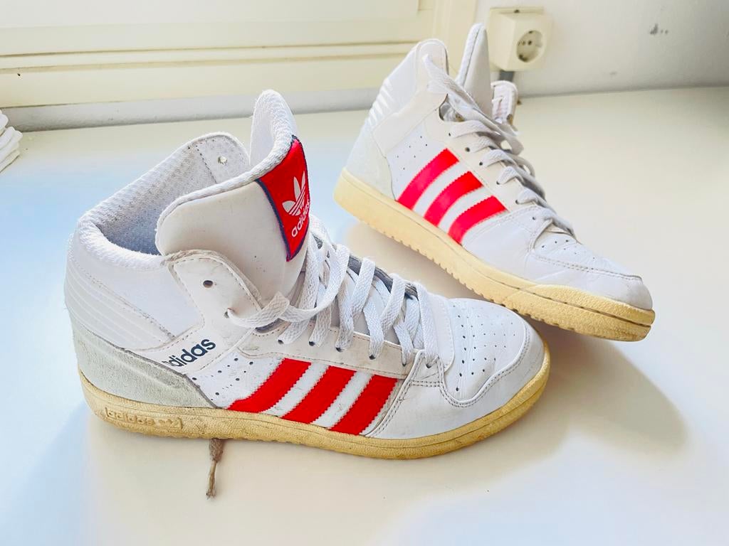 Adidas hoge sneakers wit met rood, maat 42, Ophalen of Verzenden, Zo goed als nieuw, Wit, Sneakers of Gympen