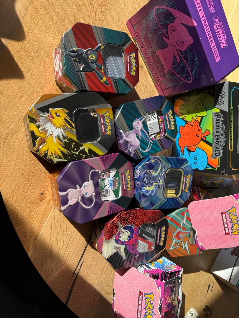 Pokémon kaarten en lege dozen/blikken, Hobby en Vrije tijd, Verzamelkaartspellen | Pokémon, Ophalen of Verzenden, Gebruikt, Meerdere kaarten