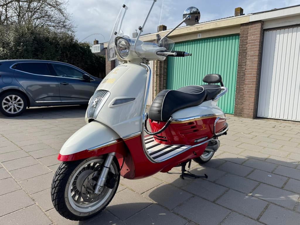 Peugeot django 50 cc Bromscooter 45 km 2021, Fietsen en Brommers, Scooters | Peugeot, Ophalen, Overige modellen, 2042at, Maximaal 45 km/u