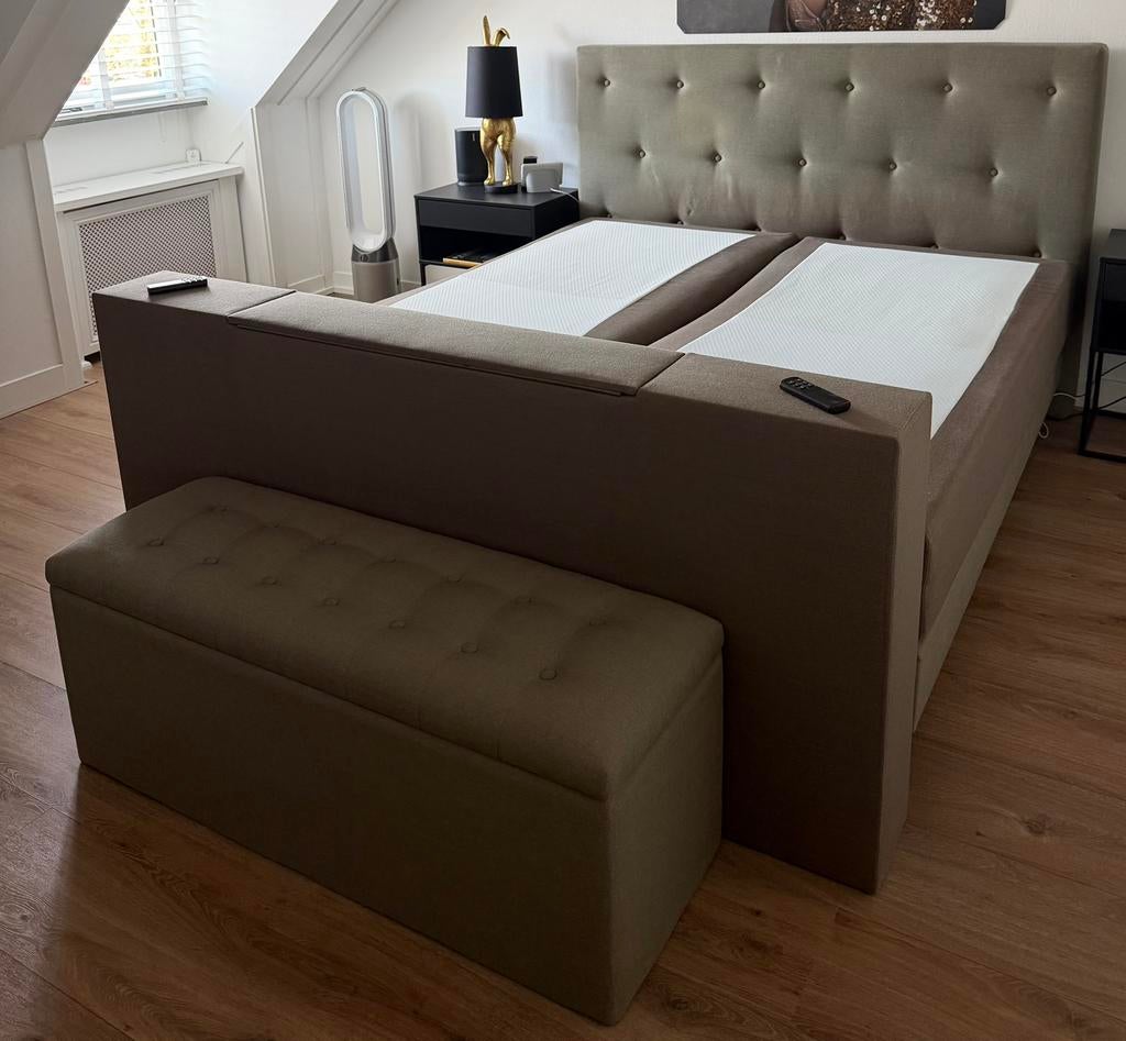 Swiss Sense boxspring (elektr.) 180x200cm, tvlift en bedbank, Huis en Inrichting, Slaapkamer | Boxsprings, Ophalen, Gebruikt, Bruin