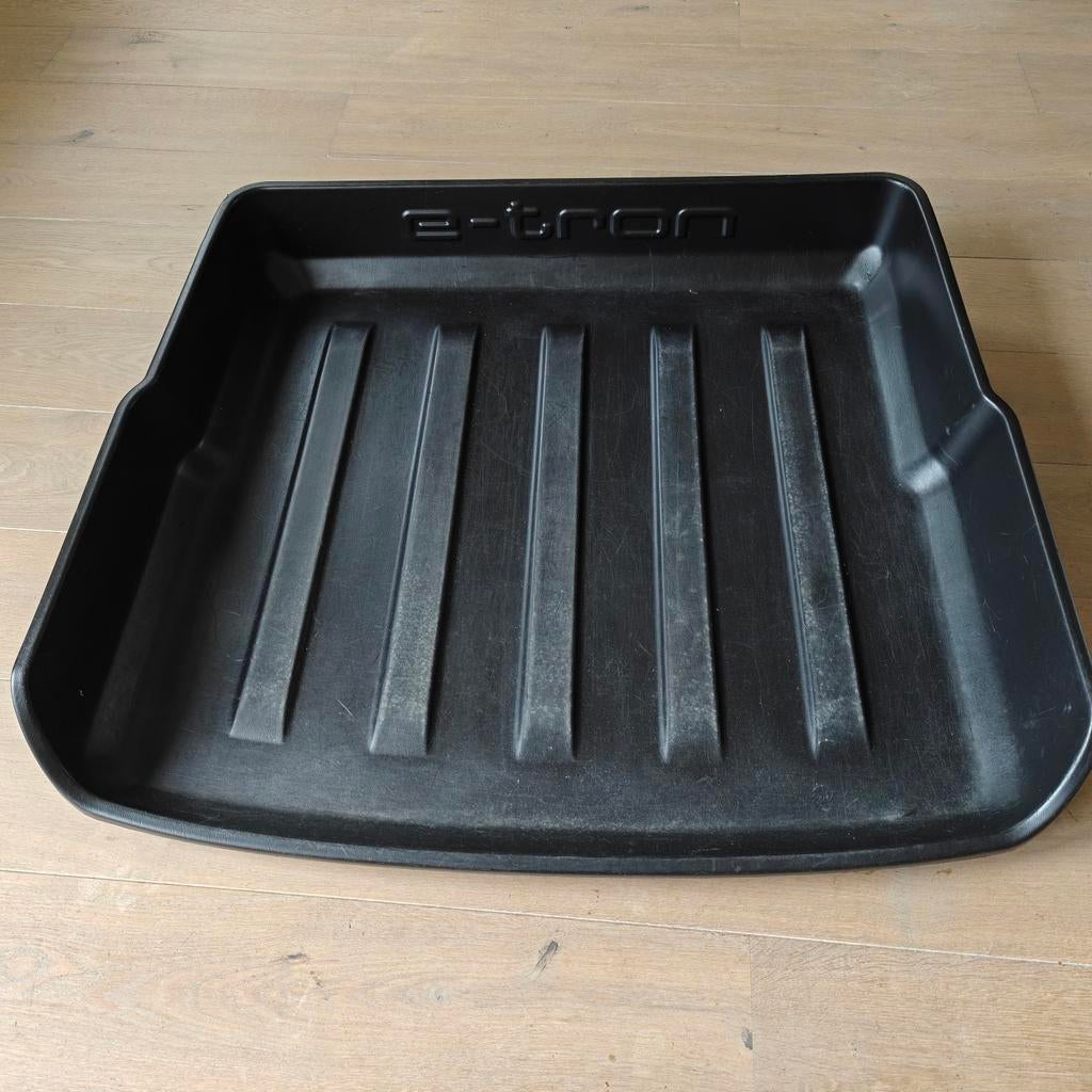 Audi e-tron Kofferschaal, Auto diversen, Kofferbakmatten, Ophalen