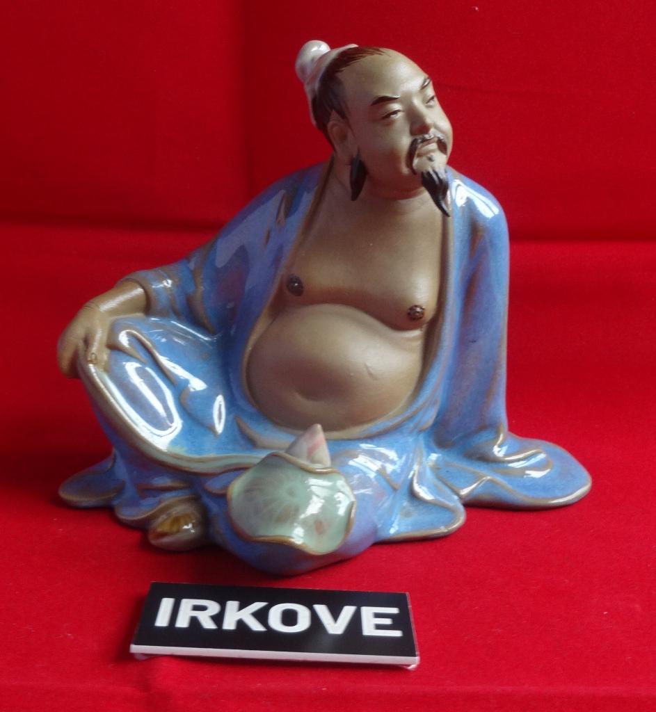 MUDMAN SHIWAN MET LOTUS * Chinees *, Antiek en Kunst, Minder dan 20 cm, Verzenden, Steen of Keramiek, Beeld