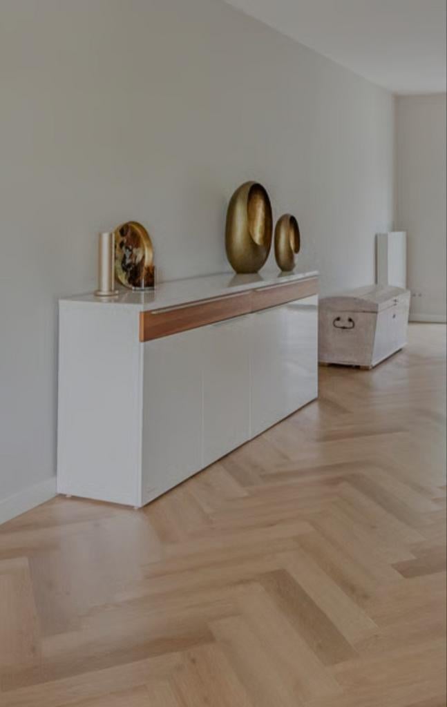 Hulsta Now Dressoir - Hoogglans Wit met Glazen Topblad, Huis en Inrichting, Kasten | Dressoirs, Gebruikt, Met deur(en), Glas, Ophalen of Verzenden