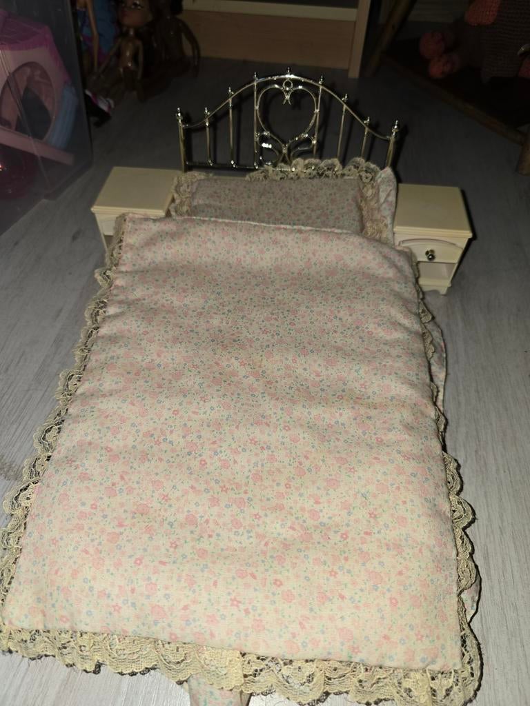 Barbie Sindy Pedigree bed. Izgs, Verzamelen, Ophalen of Verzenden, Zo goed als nieuw, Pop