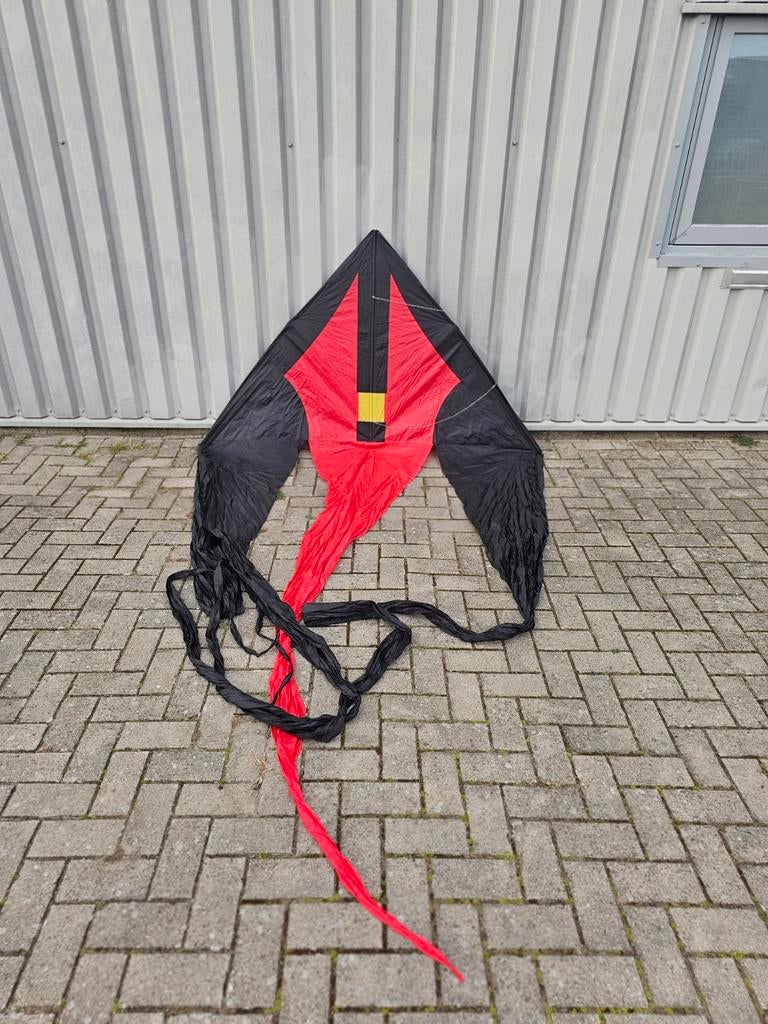 Sluier Delta Vlieger 2x6 meter - Zwart/Rood, Sport en Fitness, Vliegeren, Gebruikt, Tweelijns, Onbekend, Ophalen of Verzenden