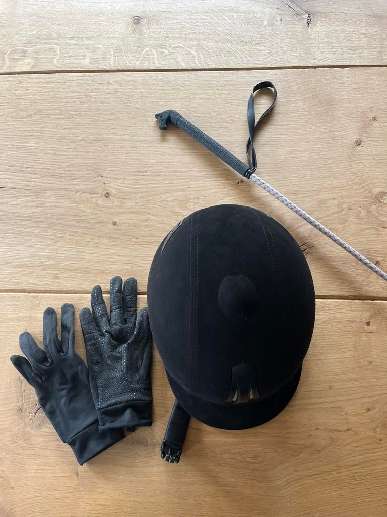 Paardrijset: helm, zweep en handschoenen, Dieren en Toebehoren, Paardrijkleding, Ophalen of Verzenden, Zo goed als nieuw, Dressuur