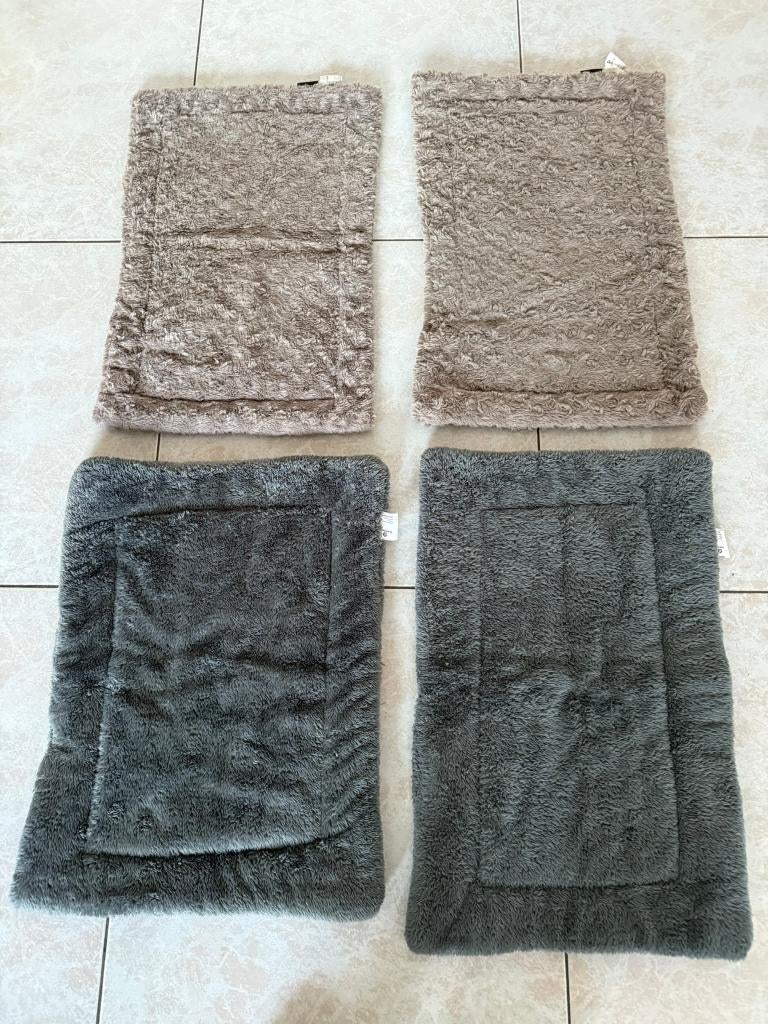 Vier dekentjes voor in een honden bench, Ophalen of Verzenden, Zo goed als nieuw