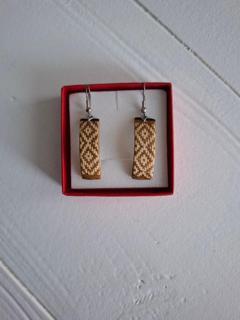Handgemaakte geweven oorbellen - uniek en stijlvol!, Overige materialen, Hangers, Bruin, Nieuw