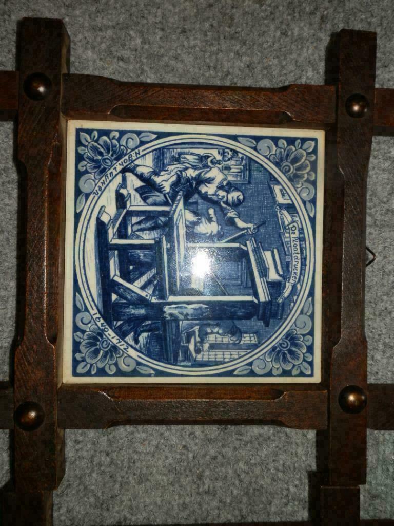 De Plaatdrucker van N Joh.Luyken 1649 1912 wandtegel, Antiek en Kunst, Antiek | Keramiek en Aardewerk, Ophalen of Verzenden