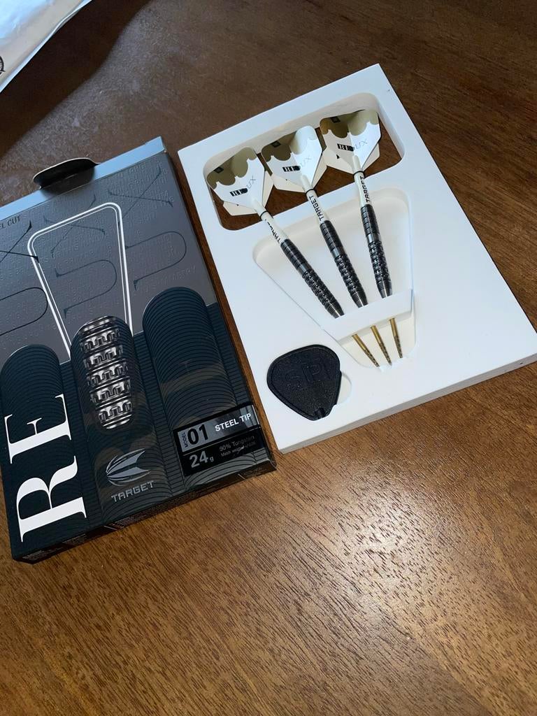 Diverse sets darts in uitstekende staat, Sport en Fitness, Darts, Ophalen of Verzenden, Zo goed als nieuw, Pijlen