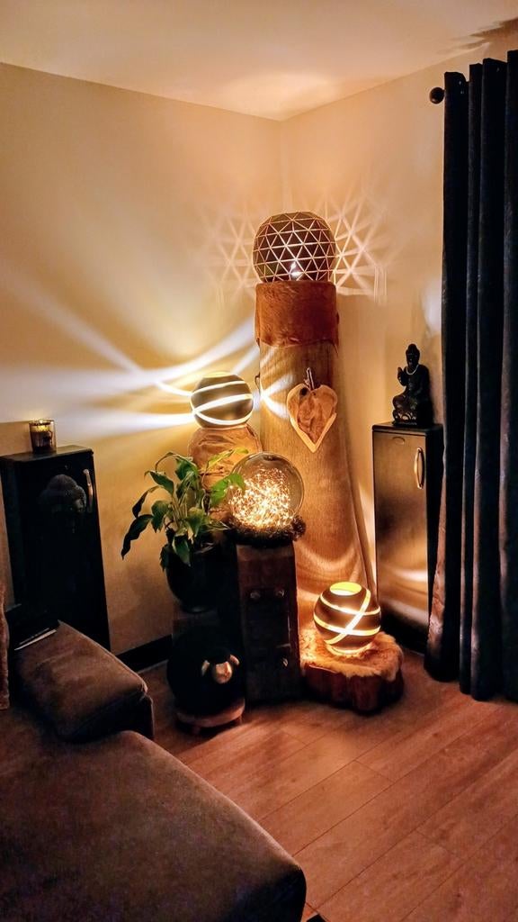 Grote zwarte en gouden bollamp met grafisch effect, Huis en Inrichting, Ophalen