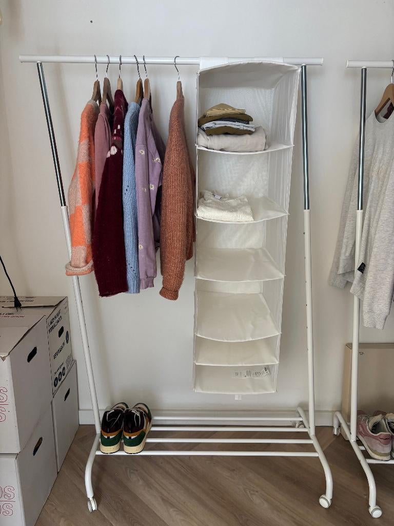 1 RIGGA kledingrek Ikea met opberger, Ophalen, Met wielen, Zo goed als nieuw