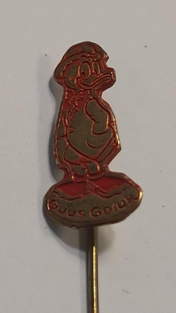 Guus Geluk speldje, Verzenden