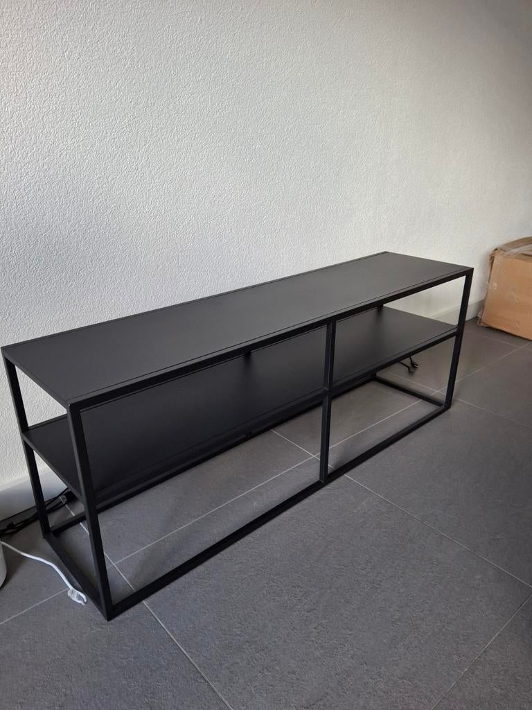 Zwart metalen tv meubel, Ophalen, Zo goed als nieuw, 25 tot 50 cm, Rechthoekig