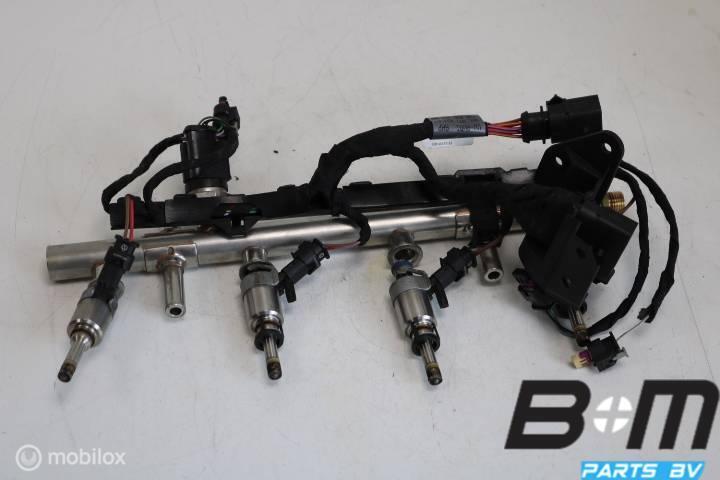 Brandstofrail met verstuivers VW Golf 7 GTI 06K133317G, Gebruikt