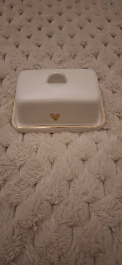 Witte botervloot met gouden hartje, Ophalen of Verzenden, Porselein, Overige stijlen, Overige typen