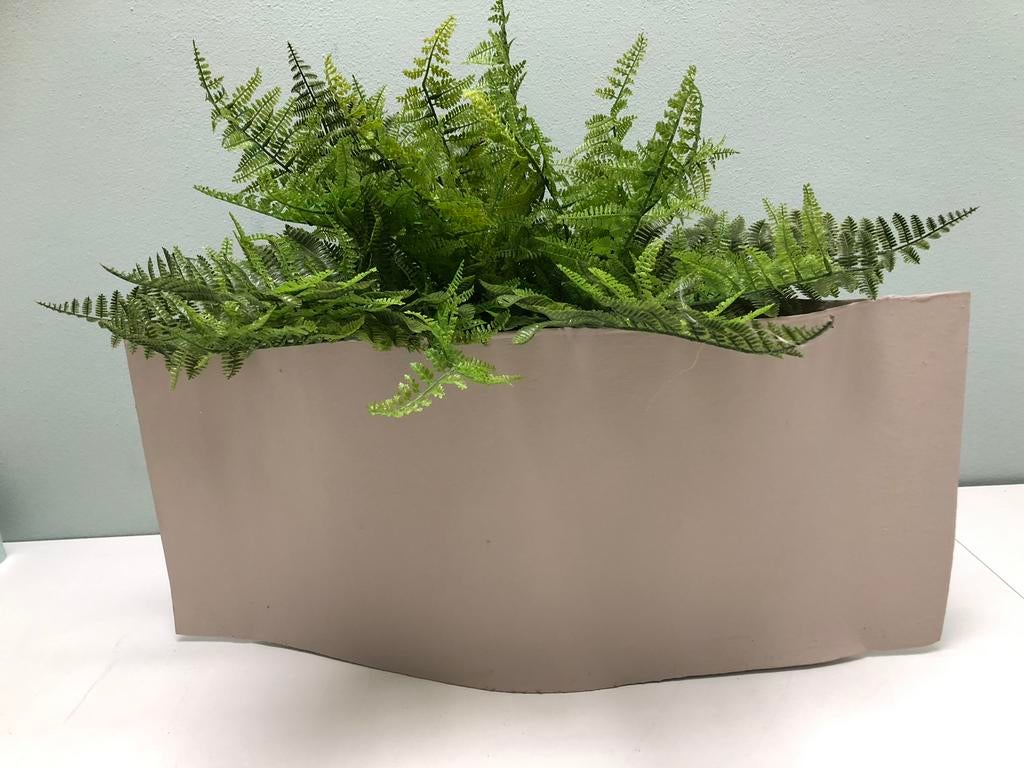 Rubberen leemkleurige vaas., Ophalen of Verzenden, Zo goed als nieuw, Overige kleuren, Minder dan 50 cm