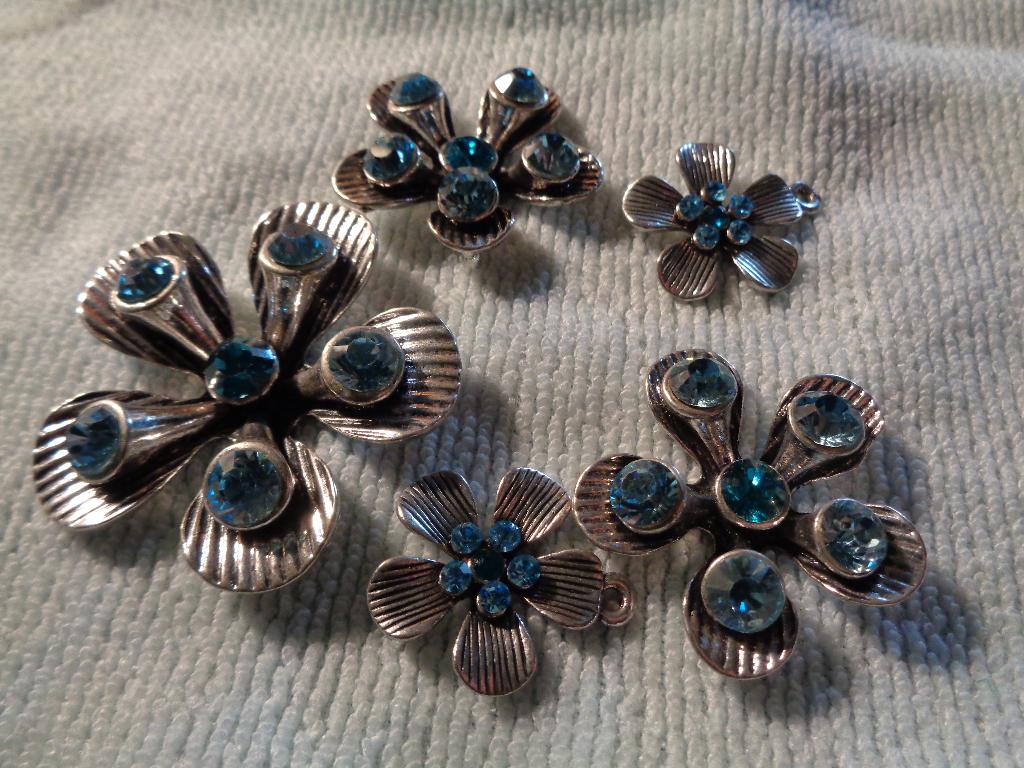 5 zilverkl hangers met blauw kristal nr ha 901, Ophalen of Verzenden, Nieuw, Hanger