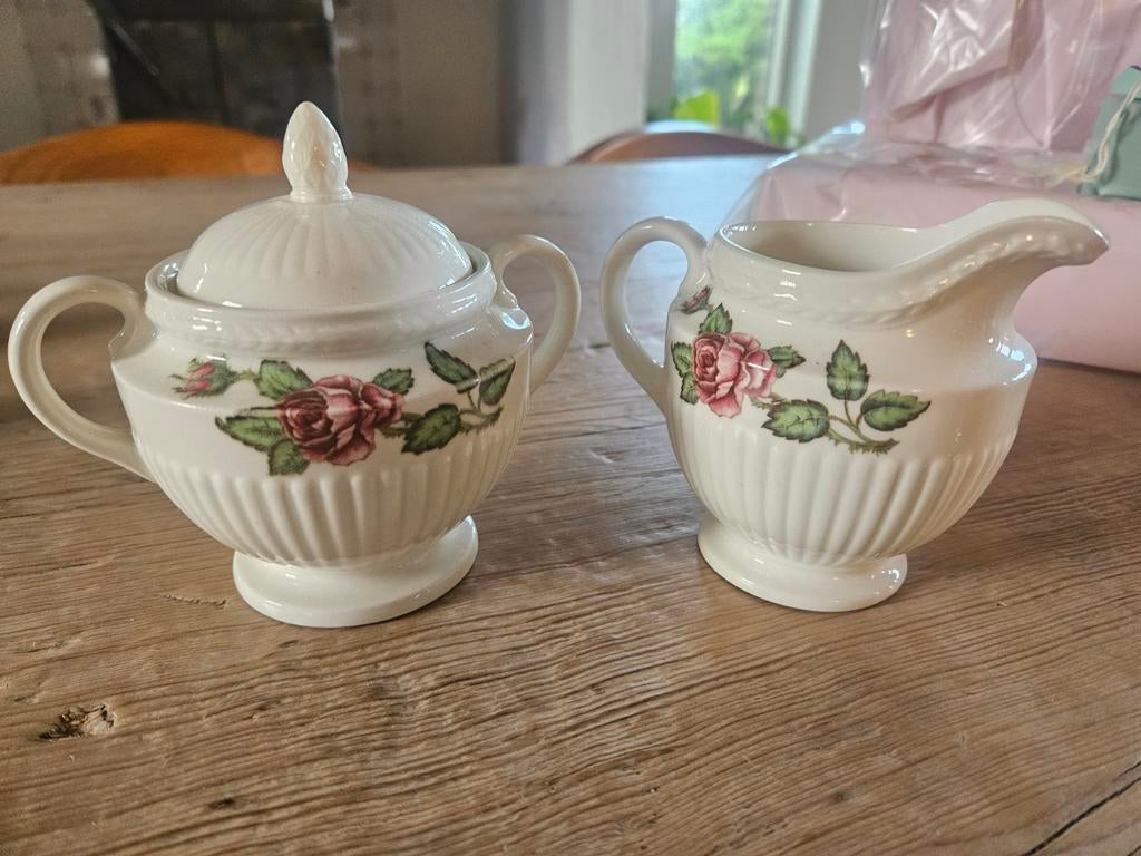 Wedgwood Moss Rose suiker- en melkstel, Antiek en Kunst, Antiek | Porselein, Ophalen of Verzenden