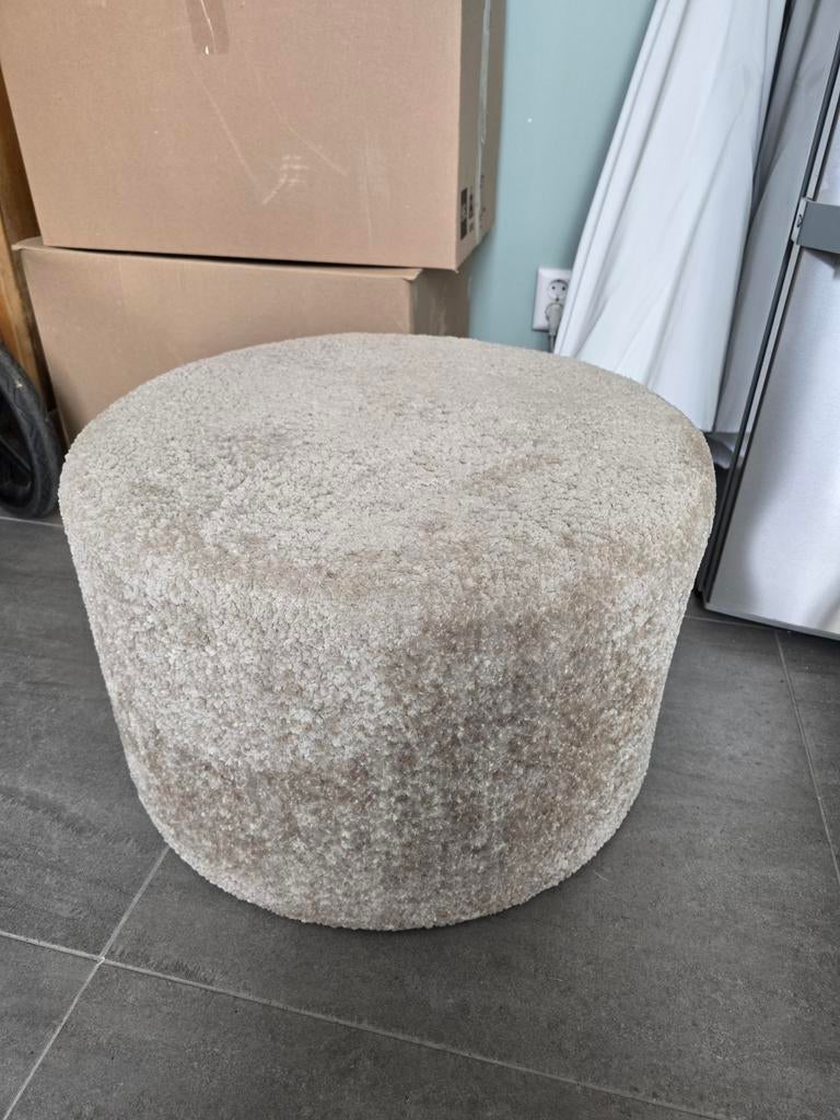 Beige teddy voetenbankje/ poef, Huis en Inrichting, Banken | Voetenbanken en Poefen, Ophalen, Zo goed als nieuw, 50 tot 75 cm