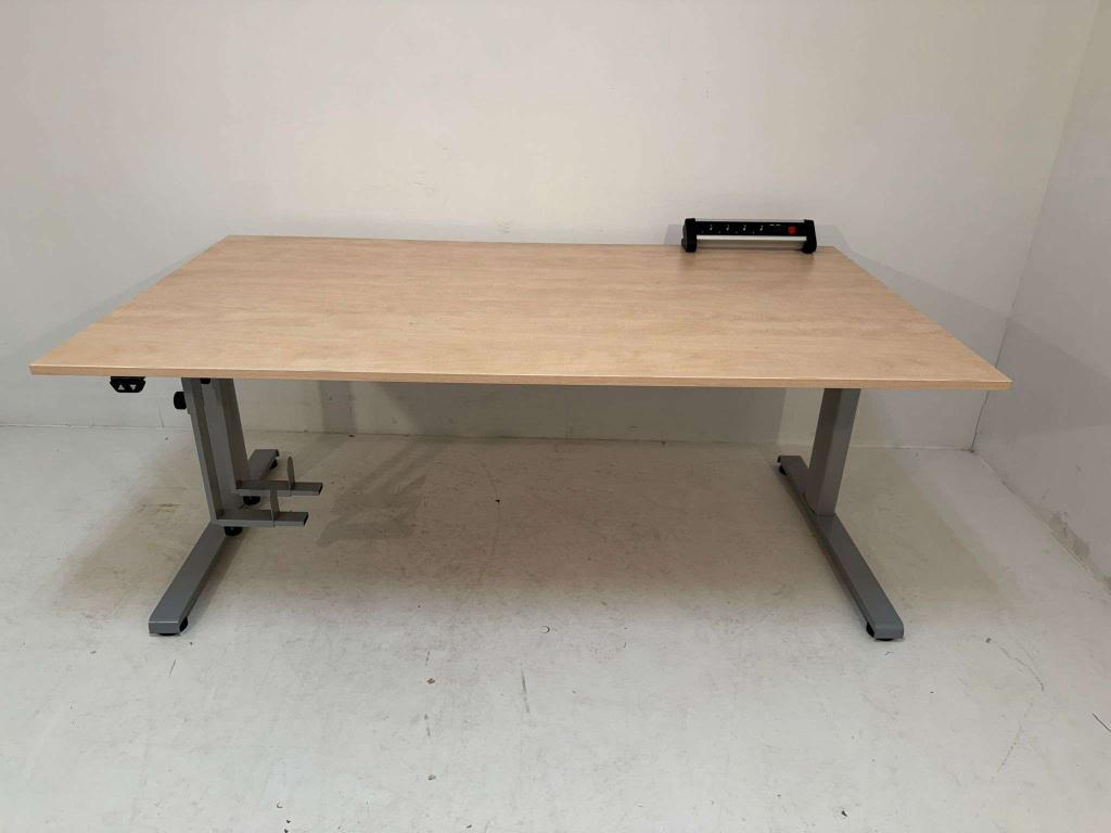 Partij zit/sta bureaus gebruikt 160x90cm €295,- p/st, Niet ingevuld, Niet ingevuld, Niet ingevuld