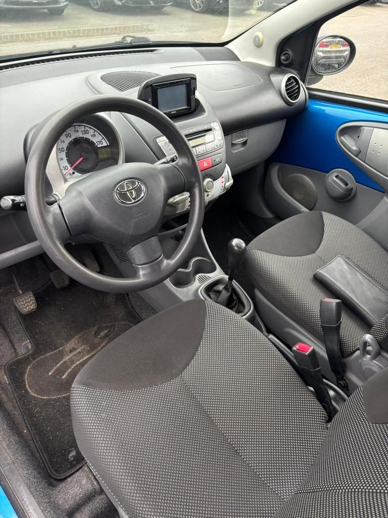 Toyota Aygo 1.0-12V Comfort Navigator 5-Deurs Airco Isofix N, Voorwielaandrijving, Euro 5, Gebruikt, Elektrische ramen