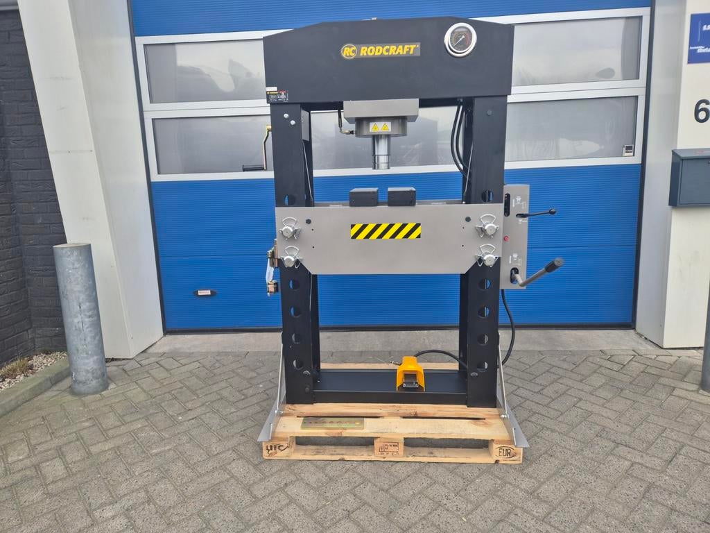 RODCRAFT Werkplaatspers 100 TON Hydro-pneumatisch Bj.2022!!, Ophalen of Verzenden, RODCRAFT, Info@bolkmachinehandel.nl, Duitsland