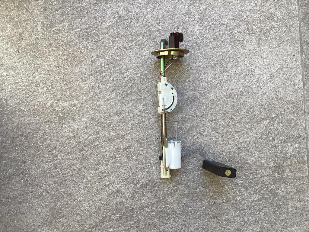 Tankvlotter Peugeot 305, onderdeelnummer 1526–87, Ophalen of Verzenden, Nieuw, Peugeot