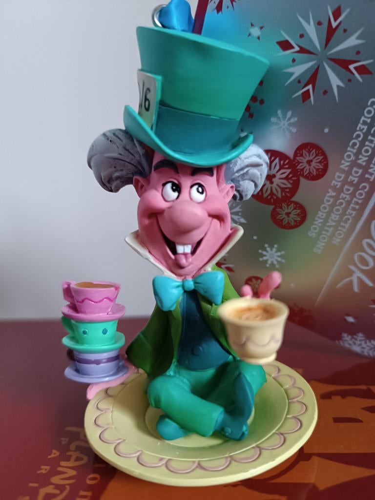 Alice in Wonderland Kerst Ornament Disney Mad Hatter, Ophalen of Verzenden, Overige figuren, Nieuw, Beeldje of Figuurtje