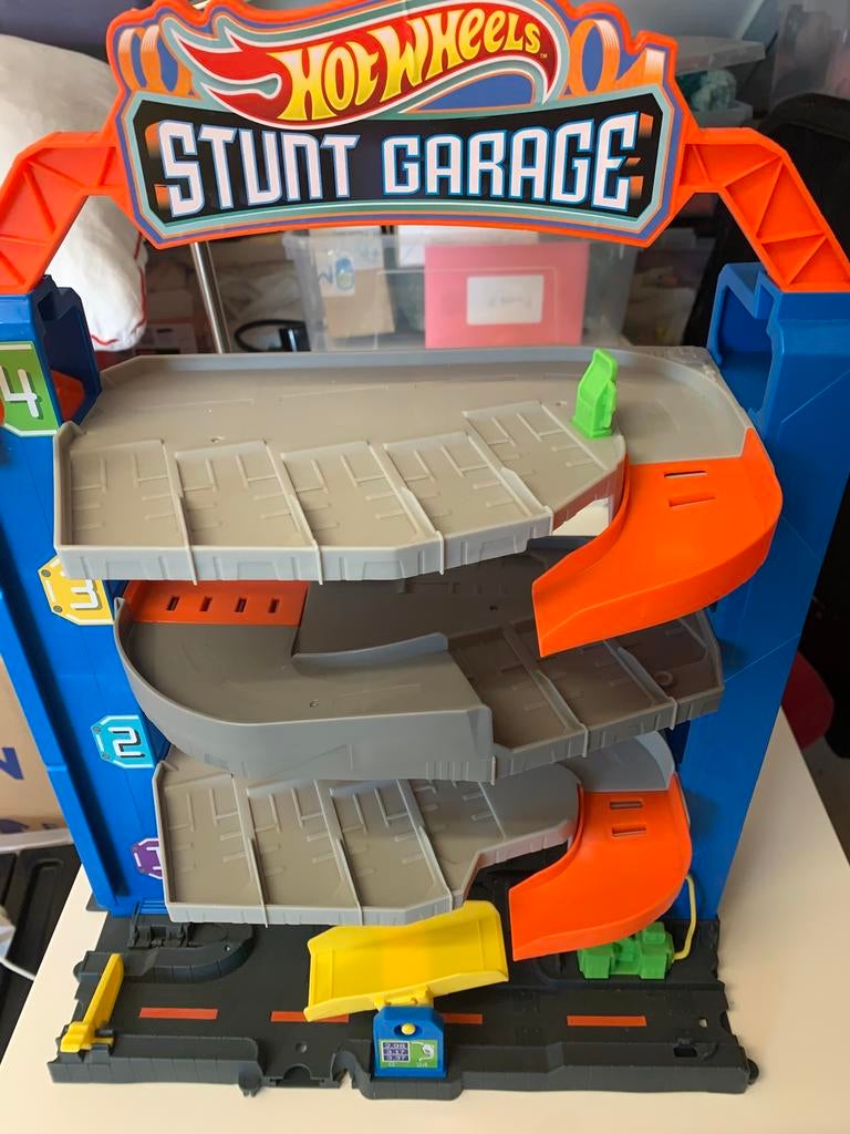 Stunt garage met lift, Kinderen en Baby's, Speelgoed | Racebanen, Ophalen of Verzenden, Zo goed als nieuw, Handmatig, Overige merken
