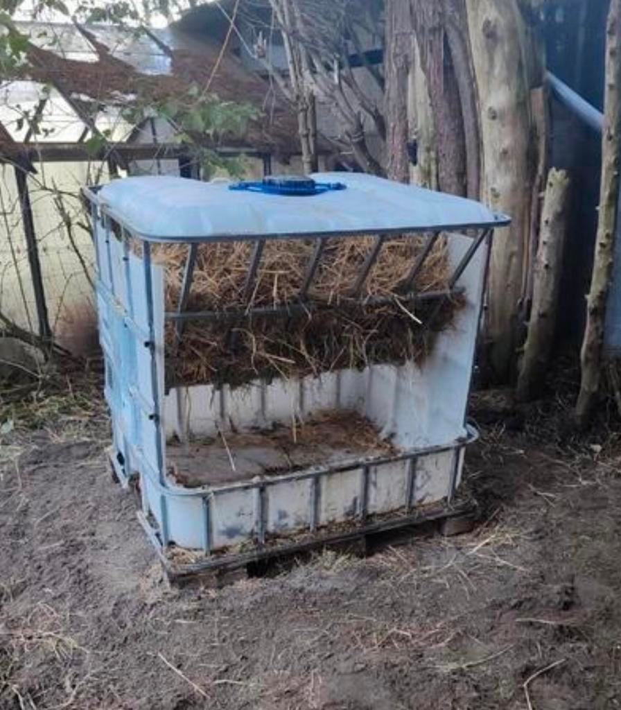 (4) overdekte hooibakken, Dieren en Toebehoren, Ophalen, Gebruikt, Overige soorten