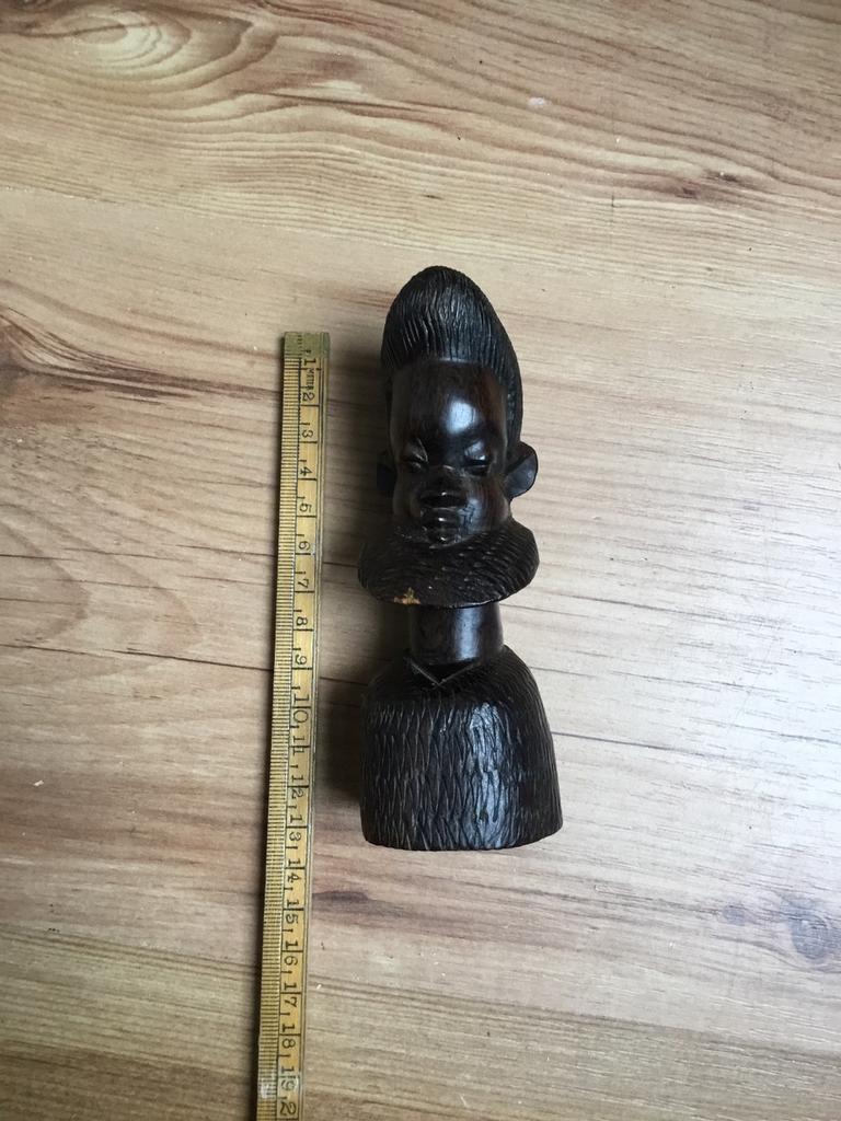 Diverse houten afrikaanse koppen, Ophalen