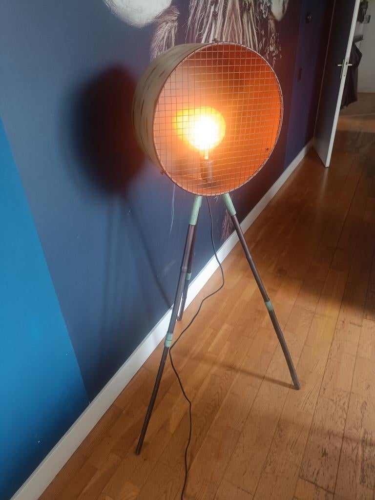 Vloerlamp met driepoot en metalen kap, Ophalen, 150 tot 200 cm