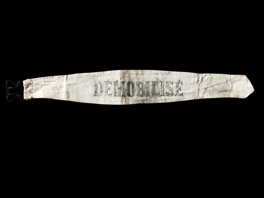 Franse WW2 armband “démobilisé”, Verzamelen, Militaria | Tweede Wereldoorlog, Ophalen of Verzenden, Duitsland, Embleem of Badge