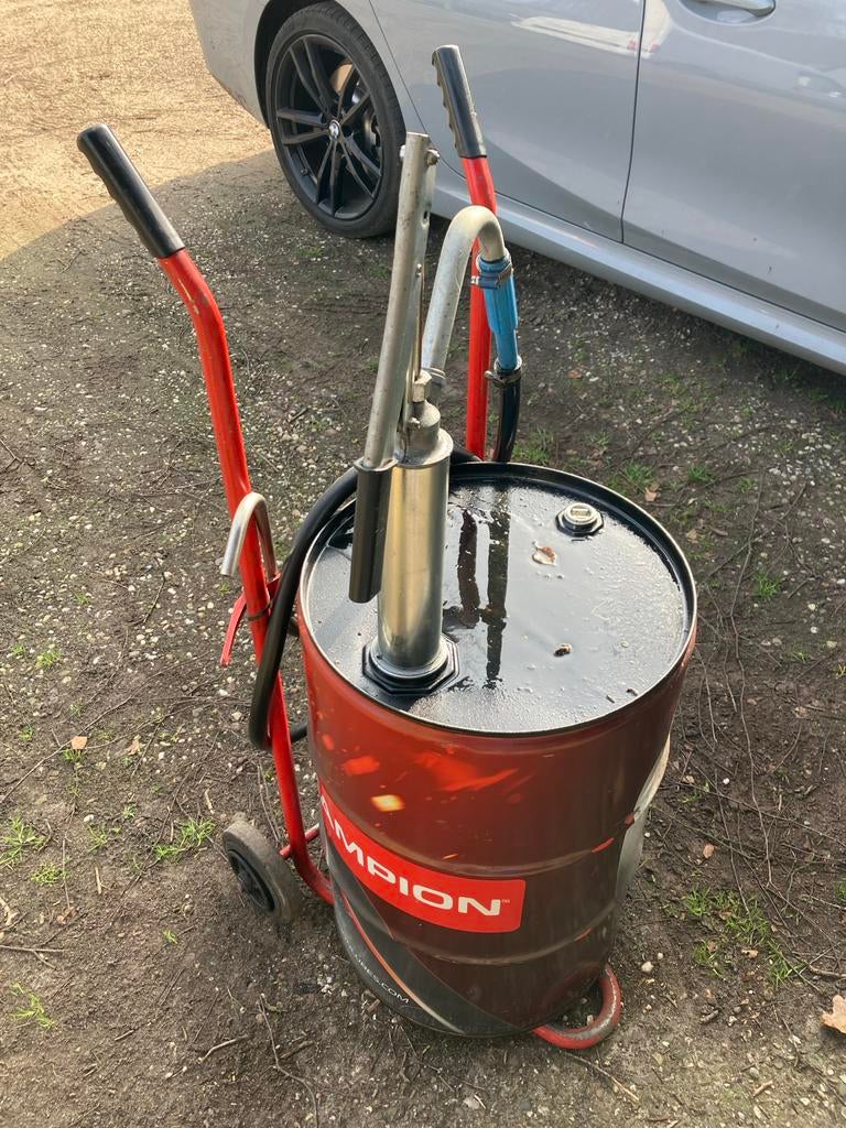 Oliepomp met vat - Champion, Ophalen of Verzenden, Gebruikt, Universele onderdelen