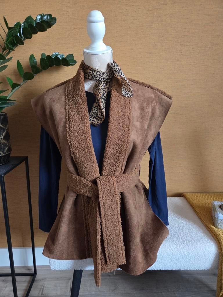 Suède met teddy gilet cognac bruin, Maat 38/40 (M), Bruin, Ophalen of Verzenden, Onbekend