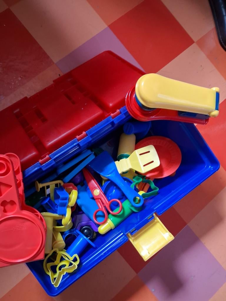 Grote set klei gereedschap in opbergkoffer, Ophalen of Verzenden, Gebruikt, Knutselen