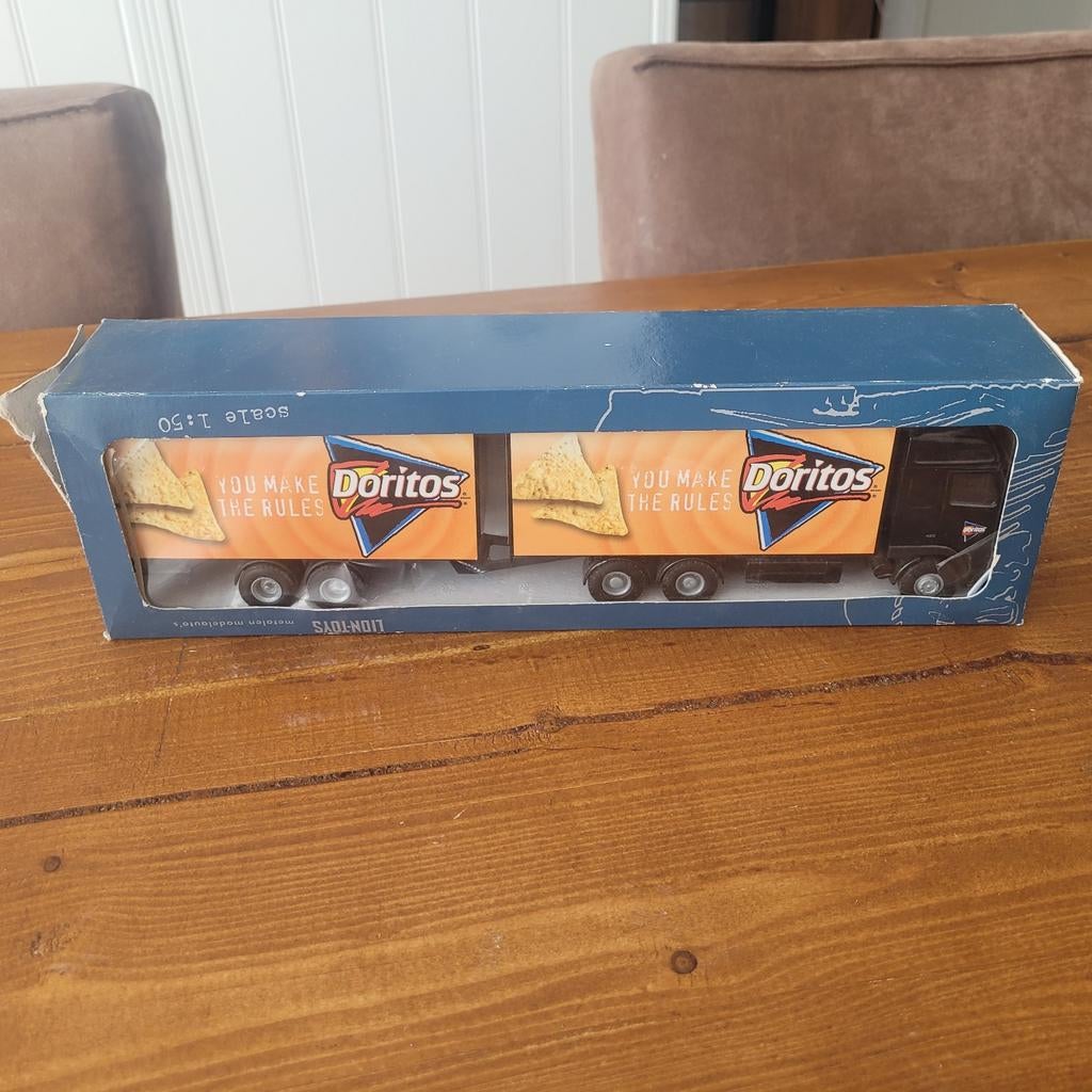 Volvo fh doritos lion toys, Ophalen of Verzenden, Zo goed als nieuw, Bus of Vrachtwagen, Lion Toys
